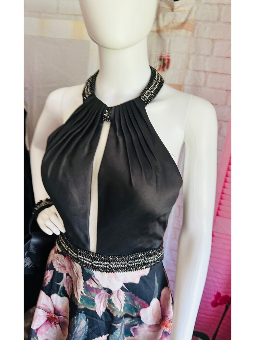 Chic Floral A-Line Party Dress in Black and Pink - Picture 5 of 14